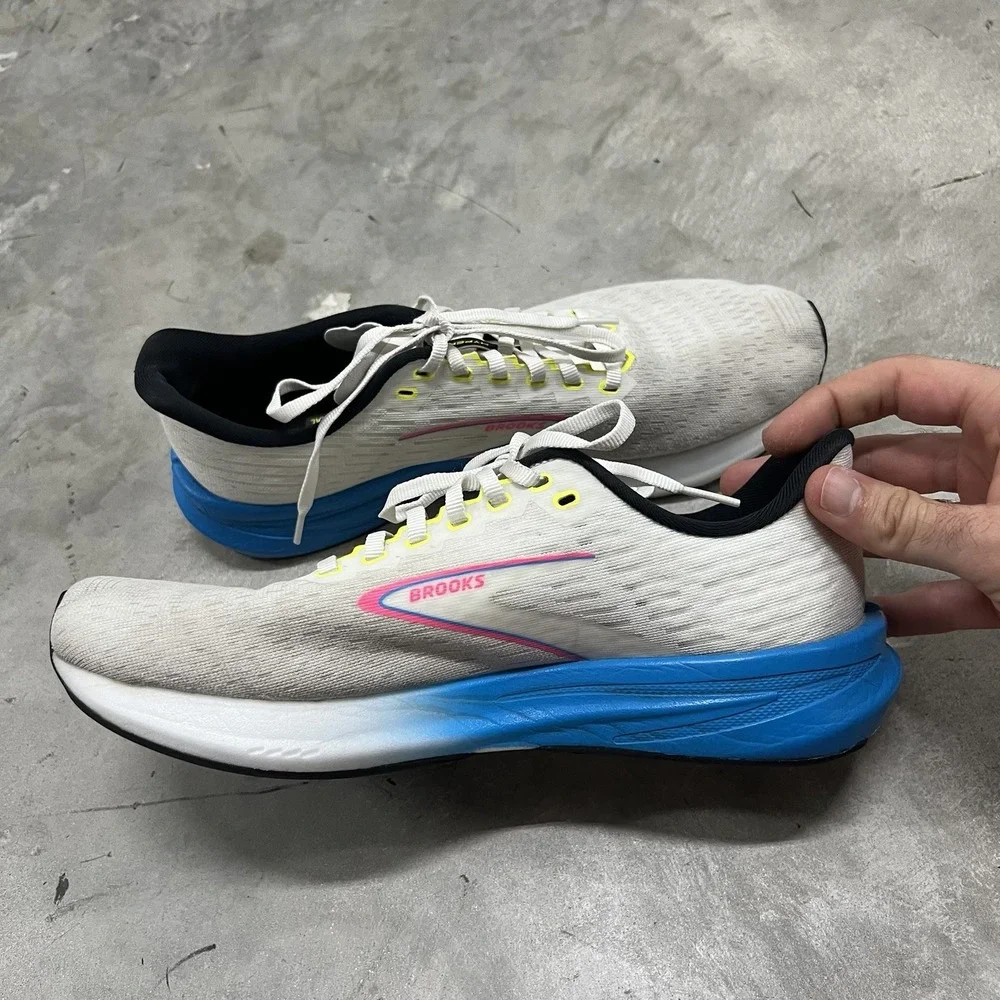 Brooks Hyperion White Pink Blue 1104071D120 Men's Size 10